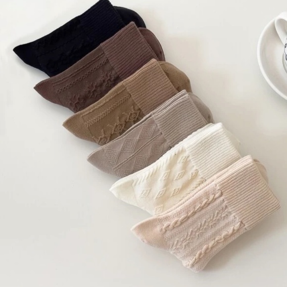 Neutral Tone Minimalist Knit Ankle Socks Set - Picture 3 of 5